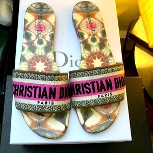 Super cute Dior slides